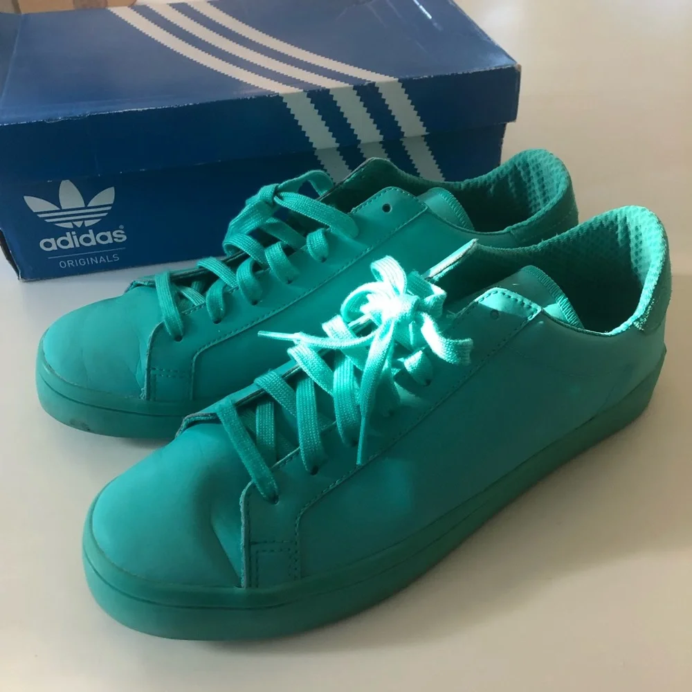 Mens Sz 11.5 Mint Green Adidas Court Vantage Shock Sneakers NEW - Picture 3 of 11